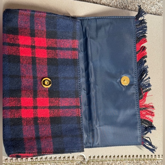 Estée Lauder Women's Plaid Cosmetic Pouch. - Picture 8 of 8